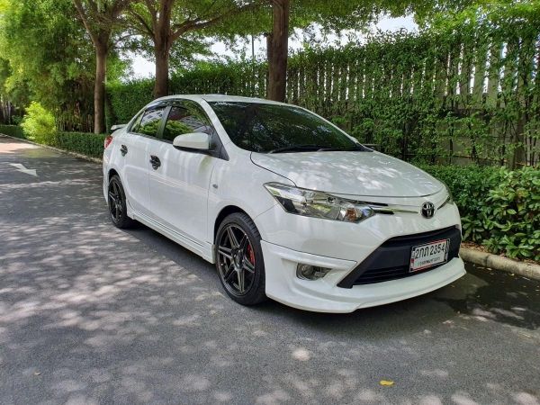 TOYOTA VIOS 1.5J สีขาว MY2013